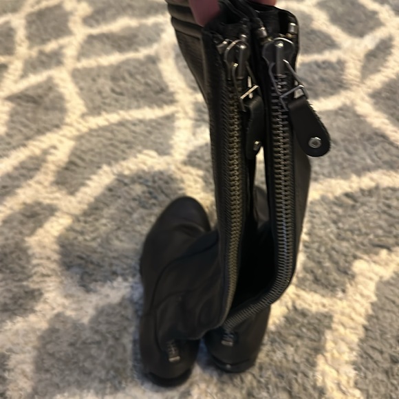 Woman’s Sorel boots, size 8 - Picture 4 of 5